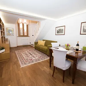 Apartment Amoroma Al Pantheon, Rom